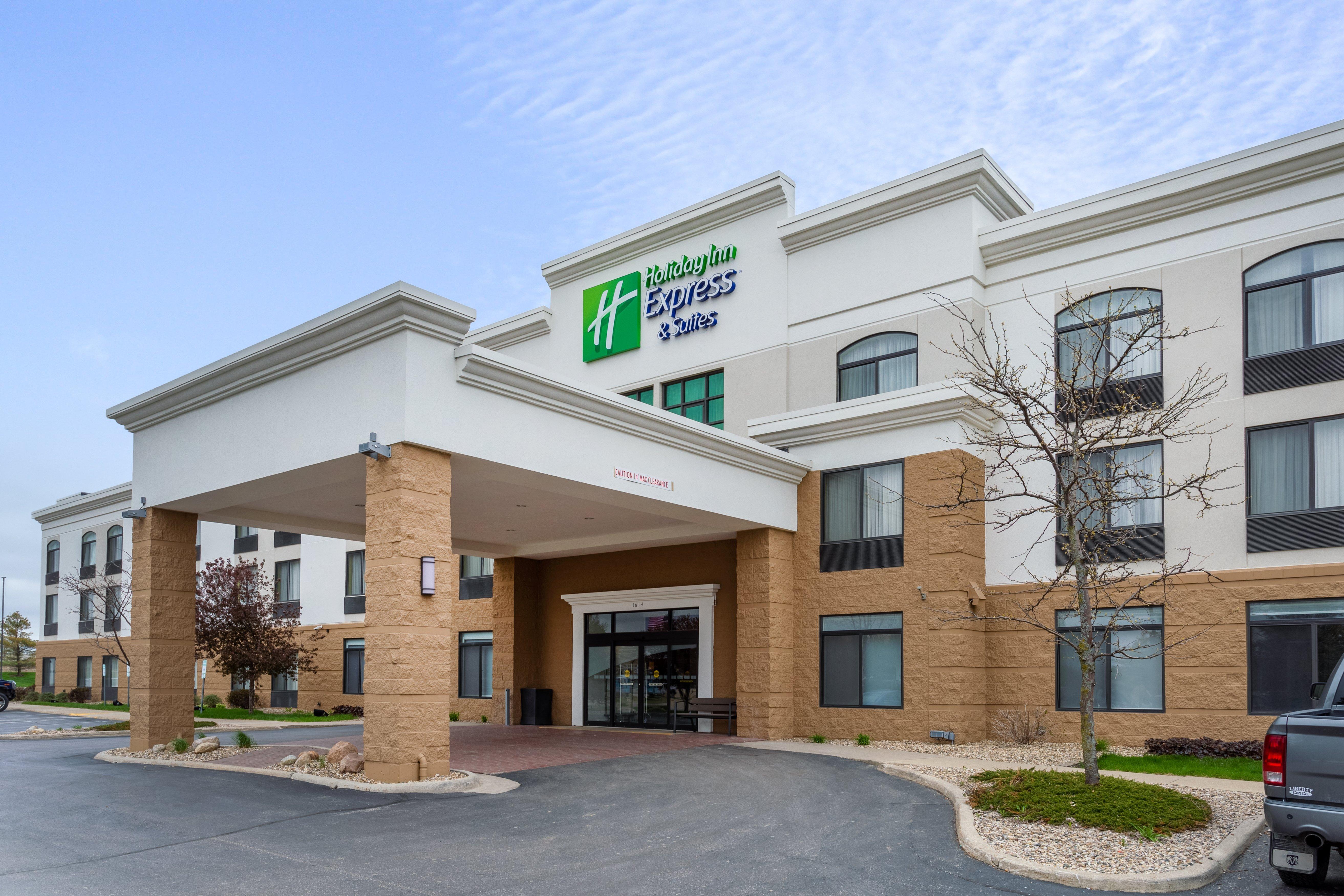 Holiday Inn Express & Suites Cedar Falls Exterior foto